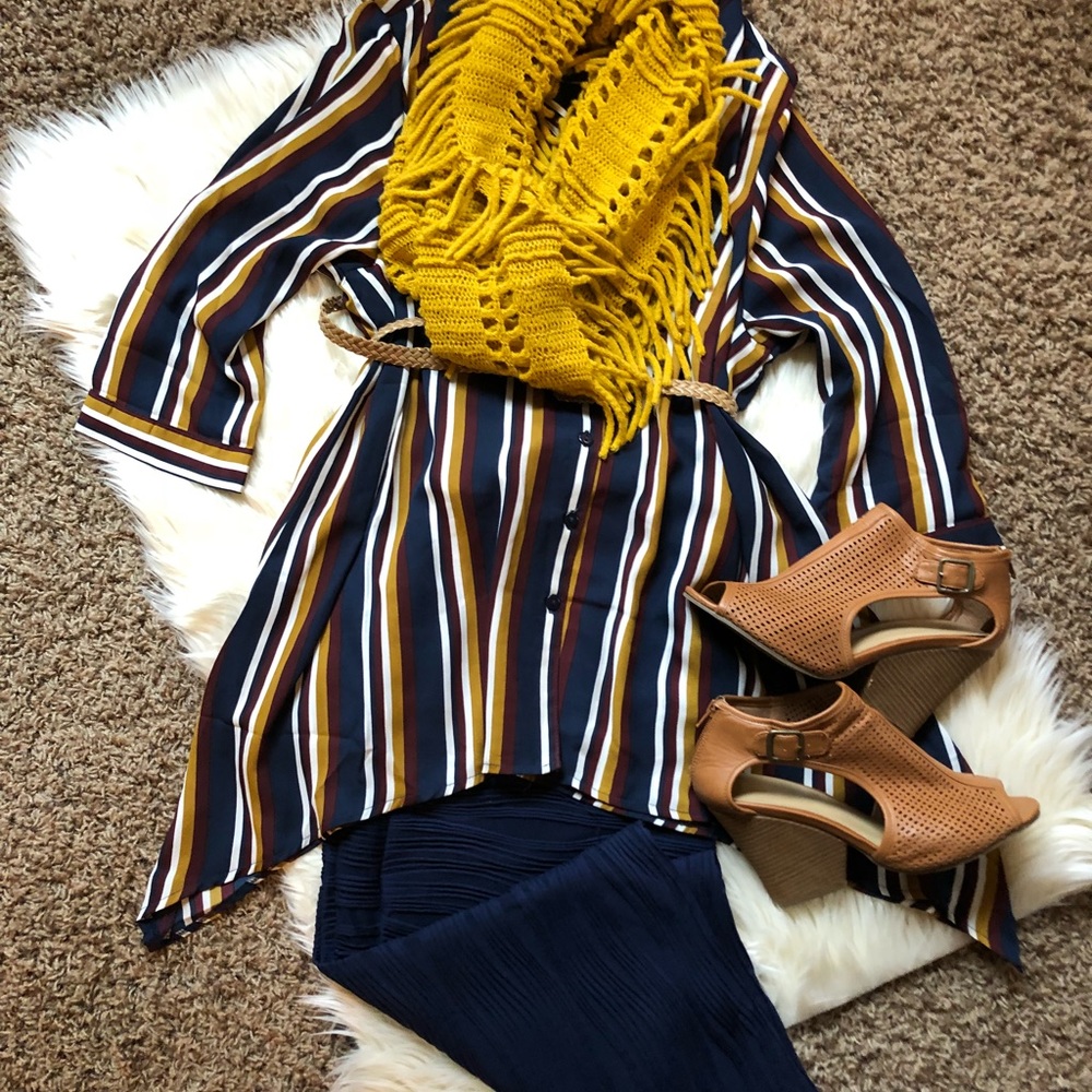 📍SOLD📍Sharkbite Striped Button Down